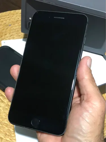 iPhone 8 Plus 64GB + capa anti impacto 
