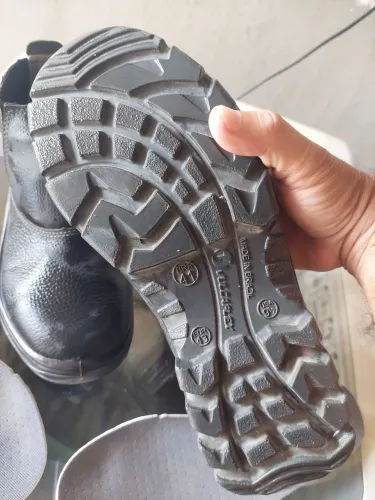 Bota para eletricista nova nunca usada tamanho 41