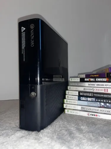 Xbox 360 Super Slim(Bloqueado) + Kinect
