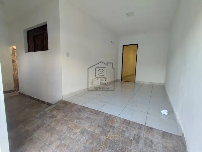 Casa para alugar no Alecrim com 2 quartos, garagem e cerca elétrica - 56 m² - Natal/RN - C