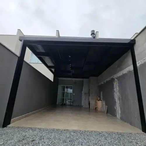 Pergolado de aço telha sanduíche 