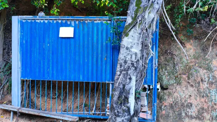 Portão de correr garagem com porta social
