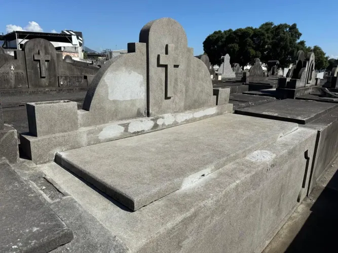 Jazigo Perpétuo no Cemitério do Caju (São Francisco Xavier) - Quadra 77