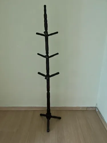 Cabide de chão