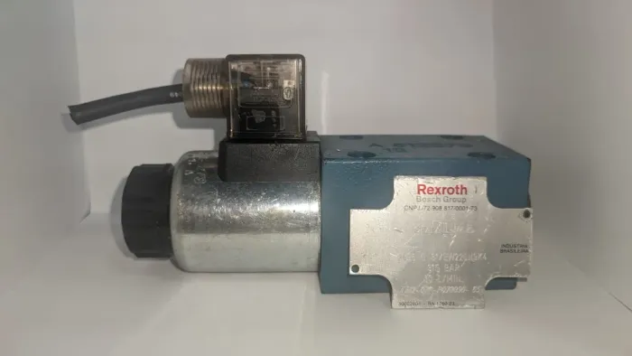 Válvula hidráulica Bosch Rexroth 4WE6 D 61/EW220N9K4, 24 volts sem testes recentes