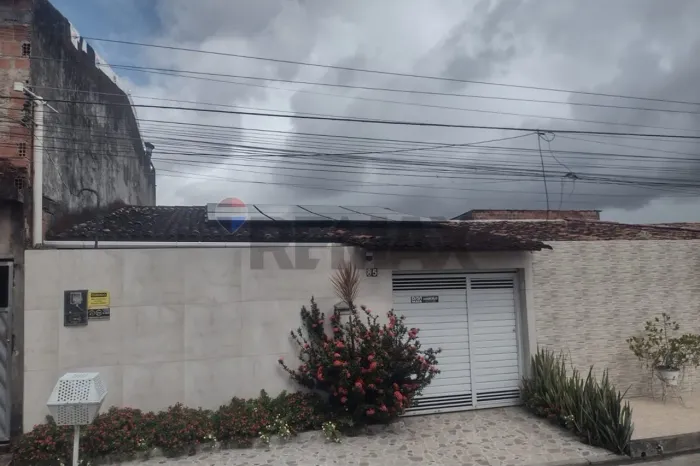 Casa com tres quartos em Santa Lúcia, Maceió