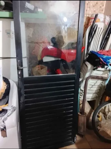 Vendo porta de alumínio