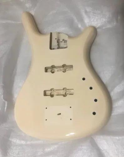 Rockbass by Warwick corpo baixo 4 cordas creme