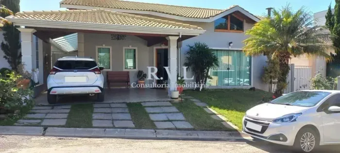 Casa em Condomínio à Venda em Atibaia-SP: 3 Dormitórios, 1 Suíte, 2 Salas, 4 Vagas, 200 m²