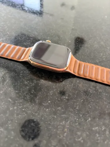 Apple Watch Séries 11 GPS + Cellular Caixa Dourada de Titânio 42mm com pulseira magnética