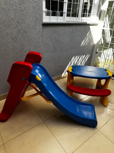 Escorregador + mesa recreativa Bandeirante