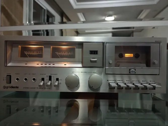 Tape deck Gradiente CD 3700.
