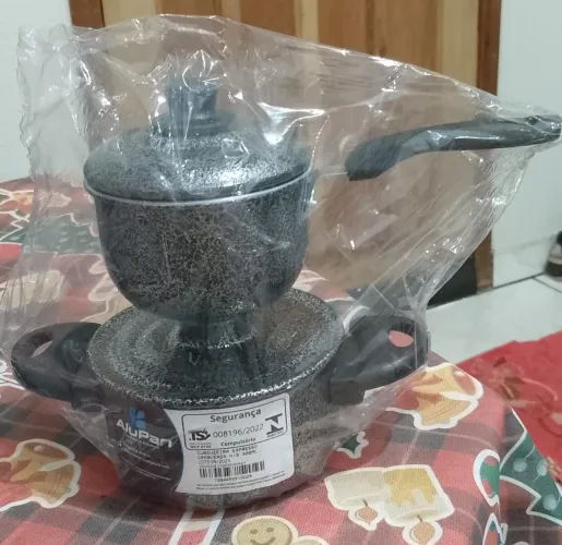 Cuscuzeira de 300 ml craquelada nova entrego com taxa.Pix ou dinheiro pagamento 