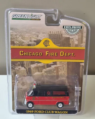 Miniatura Greenlight Bombeiros Chicago Fire Dept 1968 Ford Club Wagon