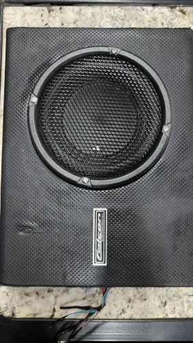 Caixa de grave slim amplificada