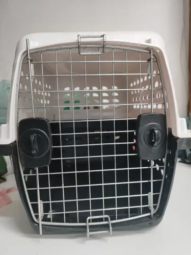 Caixa de Transporte para Pets - Segura, Resistente e Confiável