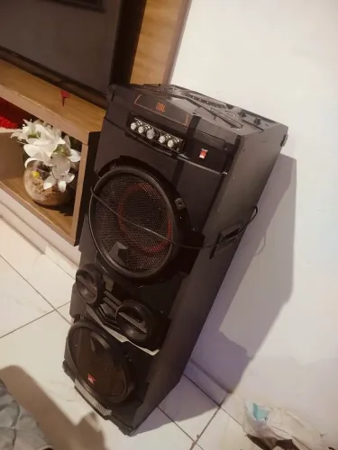 Caixa amplificada JBL torre 