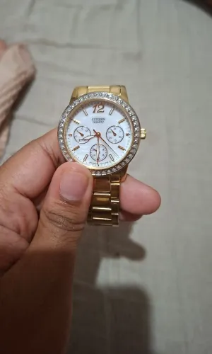 Relógio citizen quartz feminino dourado usado em bom estado de conservação (aceito oferta)