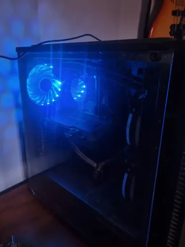 PC GAMER + monitor 180hz
