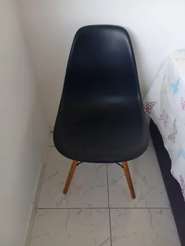 Cadeira tipo eames (modelo eiffel/dsw)