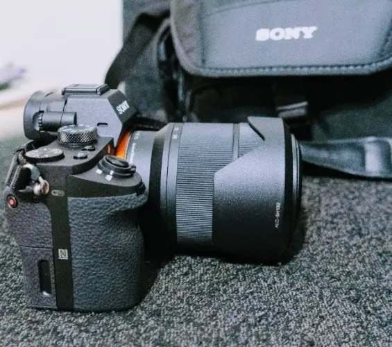 Sony A7 II Full Frame + Lente 28-70mm + Yongnuo 50mm + Adaptador Canon