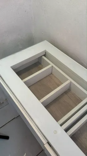 Penteadeira com base de vidro