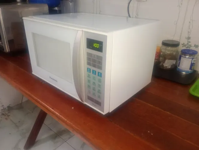 Microondas Panasonic muito novo com garantia de 3 meses