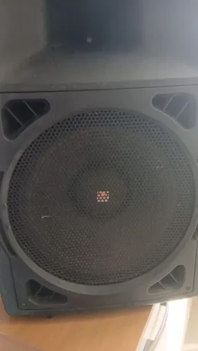 Caixa ativa JBL P15A