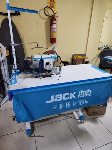 Maquina de costura overloque Jack E4s