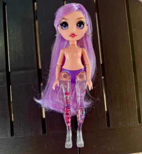 Boneca Rainbow High Sparkle & Shine Viola Sucata