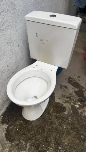 Bacia com caixa acoplada completa privada 