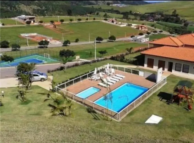 Condomínio Terras de Santa Cruz Terreno com 600 m2 com terraplanagem e muro