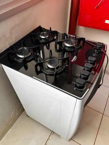 Vendo fogão 4 bocas elétrico em perfeito estado com forno a gás 