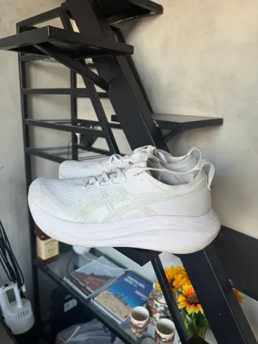 Asics Gel Nimbus 27 Branco tam. 44