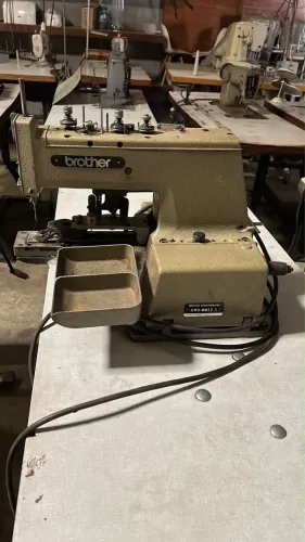Pregadeira de botões industrial Brother CB3-B917-1
