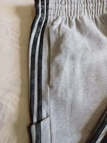Calça de moleton Adidas cinza, tam G