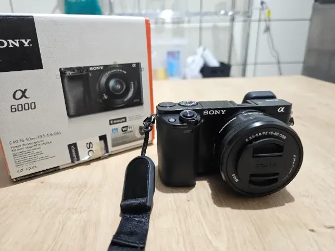 Sony A6000 - Seminova - 300 cliques