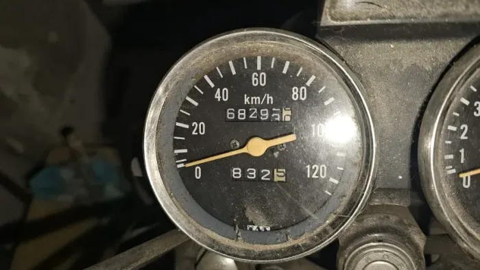 Vendo Suzuki Intruder 125 preta.