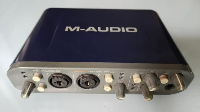 Interface de áudio M-Audio Fast Track Pro
