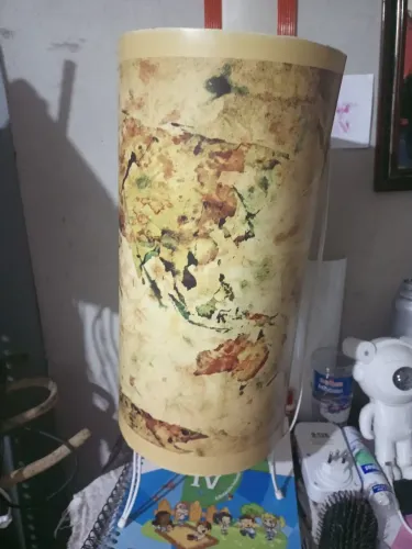 Vendo um abajur lindo.