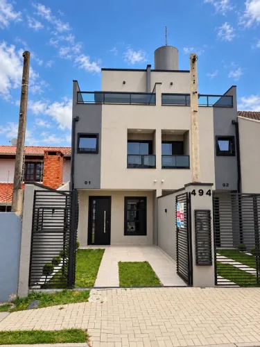 Sobrado triplex 4 quartos com 125m2 no sítio cercado à venda