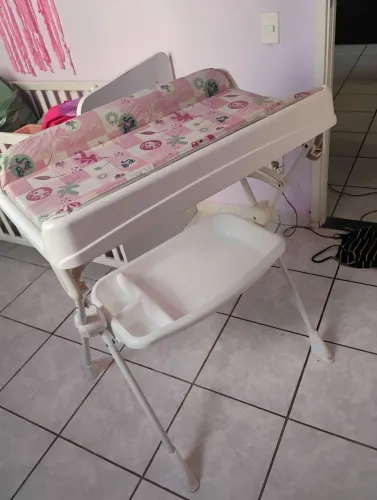 Suporte de banheira e trocador de bebê 