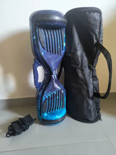 Hoverbord azul com carregador e capa