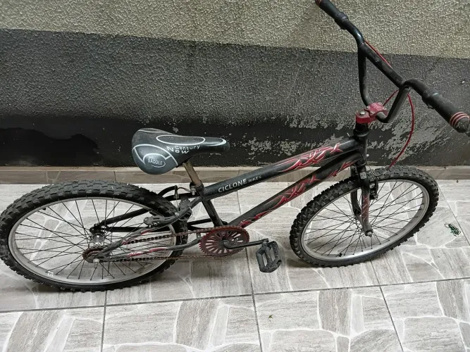 Bicicleta aro 24 semi nova 