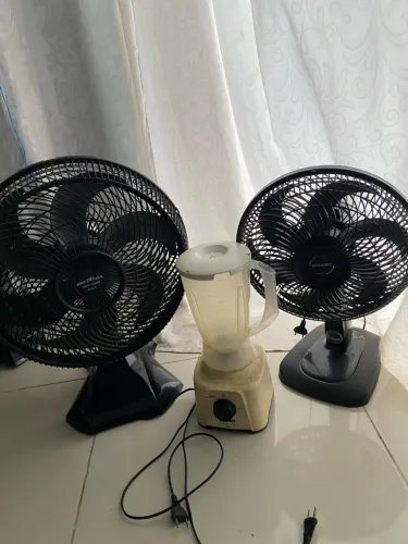 2 ventiladores e um liquidificador