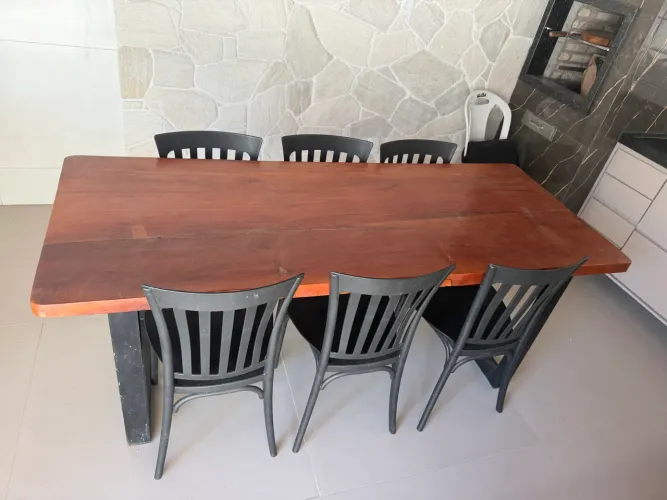 Mesa de madeira jaqueira