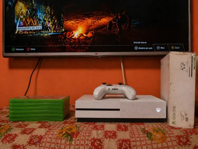 Xbox One S 1TB + 1 Controle + Jogos + Caixa - Completo