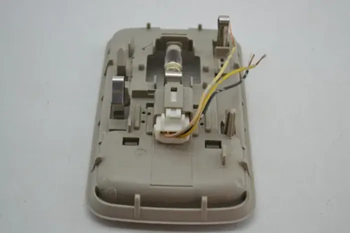 Luz Interna Teto Cortesia Nissan Versa 2019 Original