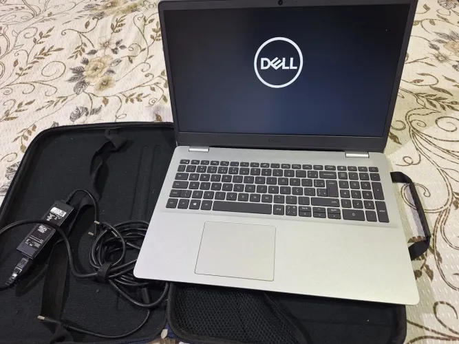 Notebook Dell core i3 10 geração, 8GB RAM DDR4, SSD 256GB, Tela Full HD (zero, conservado)