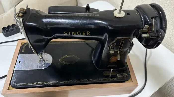 Máquina de costura Singer 15C pretinha vintage (Leia a descrição)